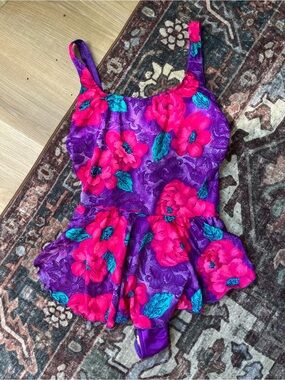 Women’s Vintage Vibrant Floral Swimsuit One Piece Size M 26” W, 32” Hip C cup